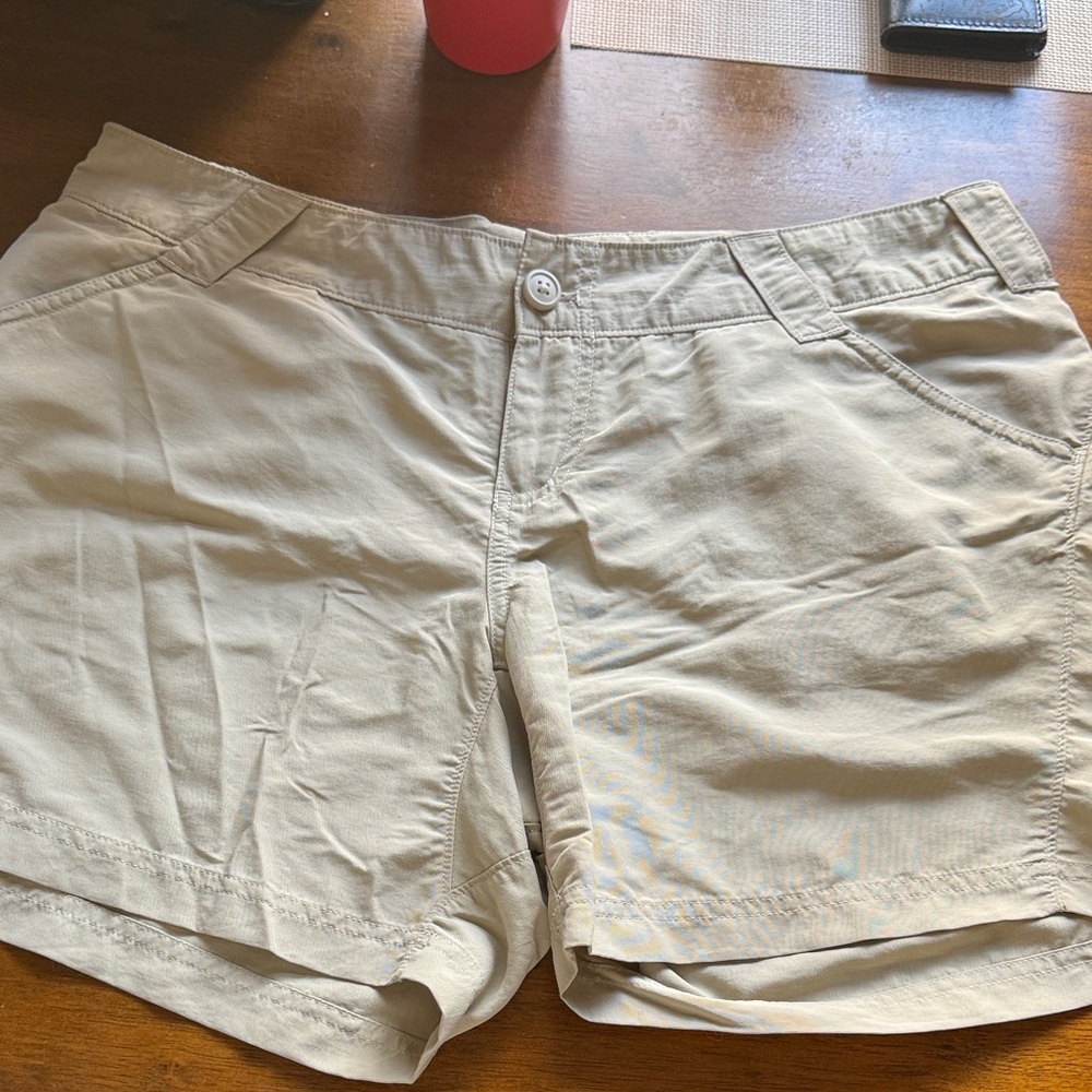 Columbia PFG Women's Tan Shorts